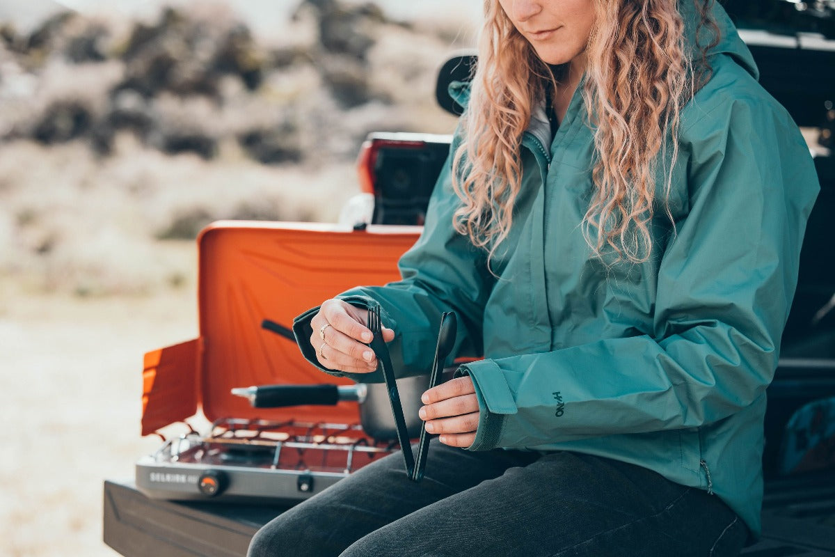 Effortlessly getting the Deep Sea Blue Magware magnetic outdoor cutlery ready for outdoor dining